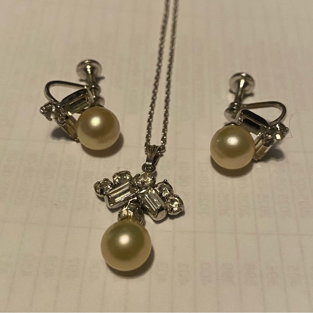 Vintage Elegant Pearl and Crystal Sterling Silver Jewelry Set